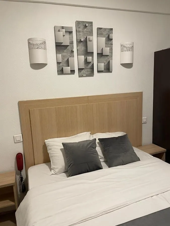 **  Hotel De Bordeaux Paris France