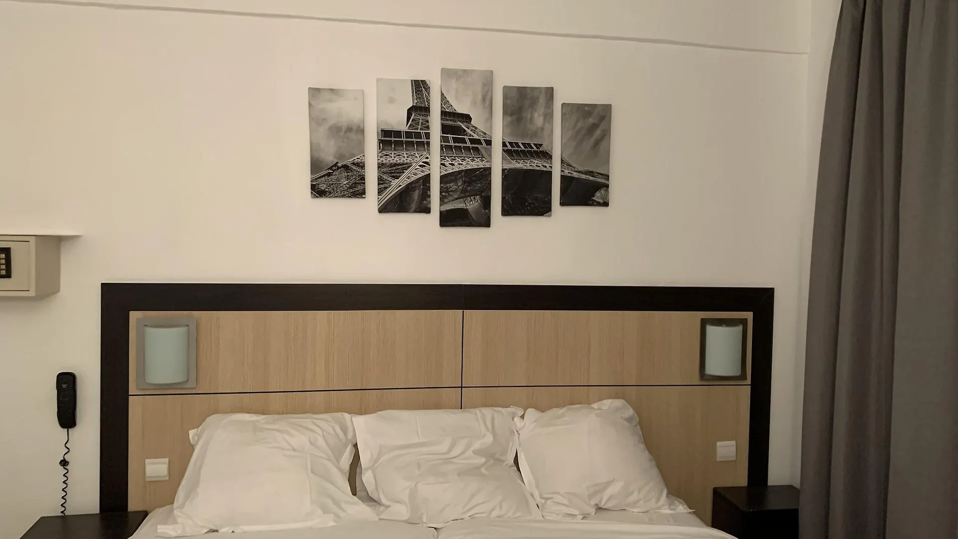 **  Hotel De Bordeaux Paris France